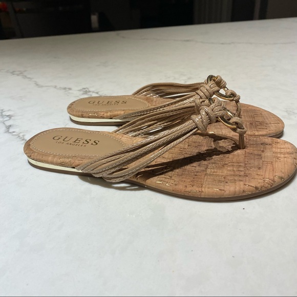 Guess gold flip flops - Picture 3 of 3